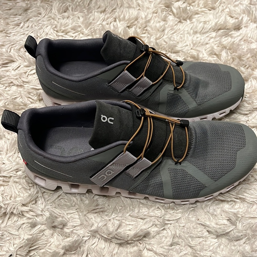ON men’s size 13 green shoe